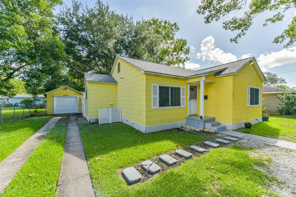 1204 Adams Street, Baytown