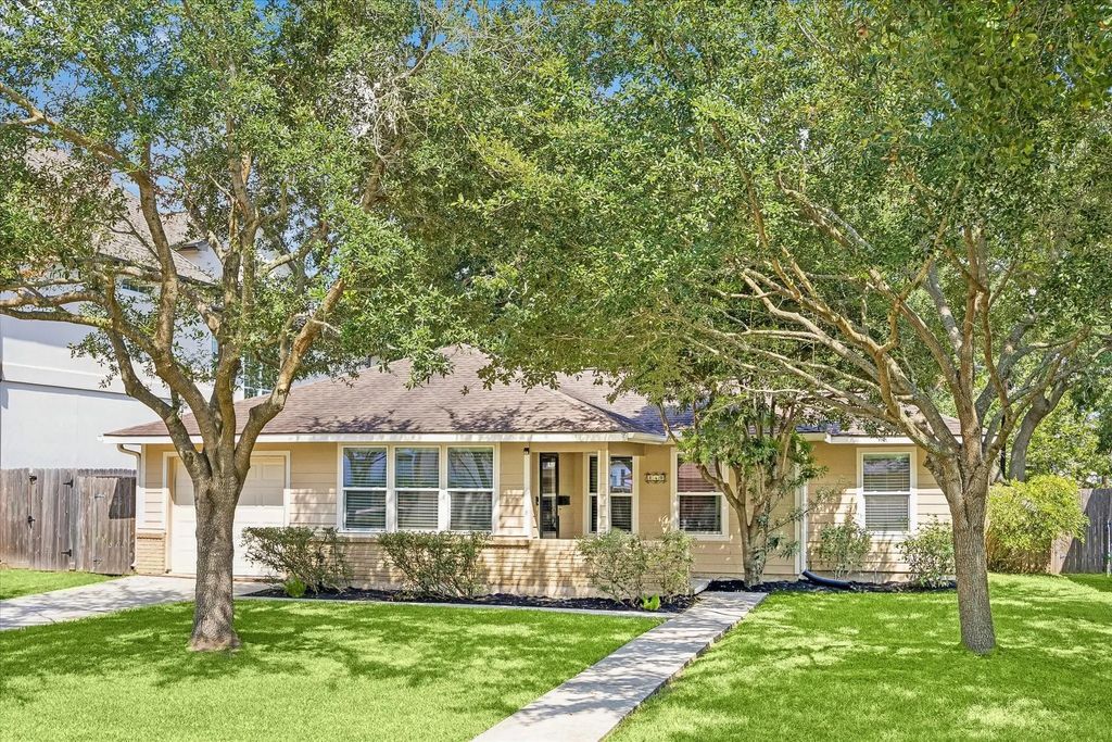 140 Pamellia Drive, Bellaire