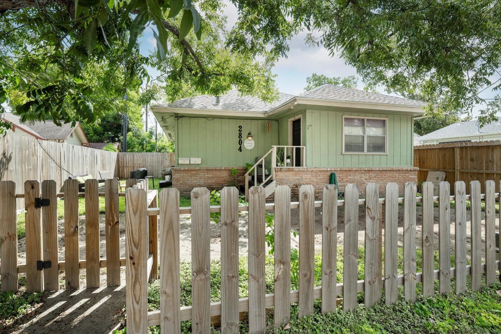 2804 Arlington Street, Houston