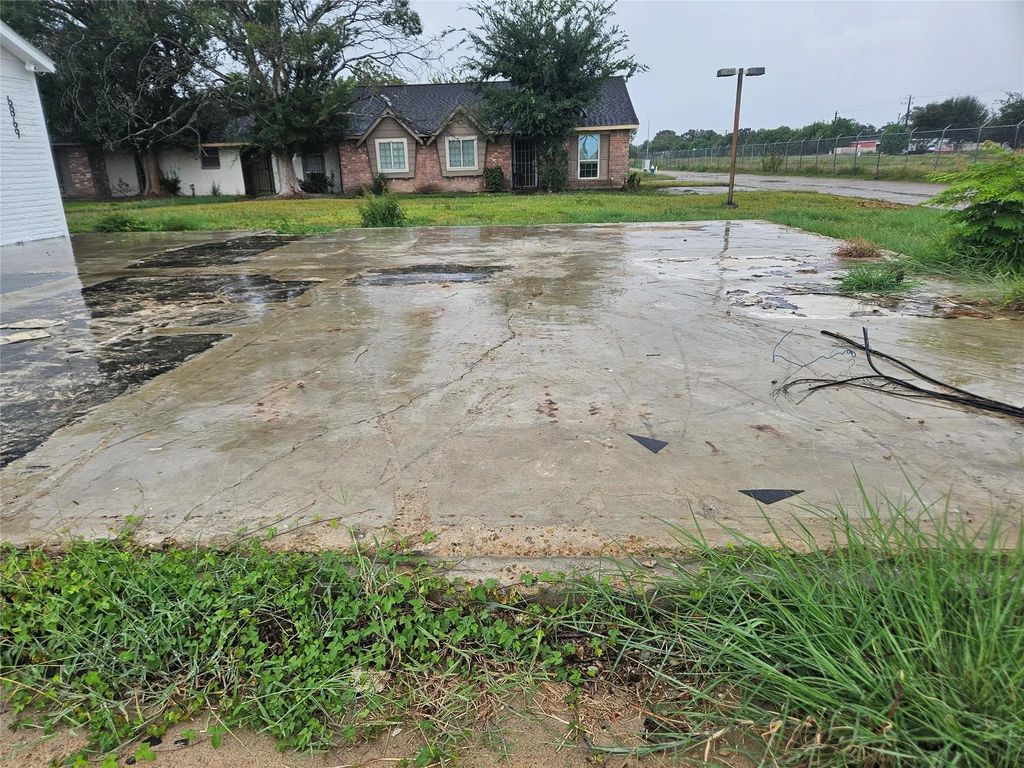 6867 Chasewood Drive, Houston