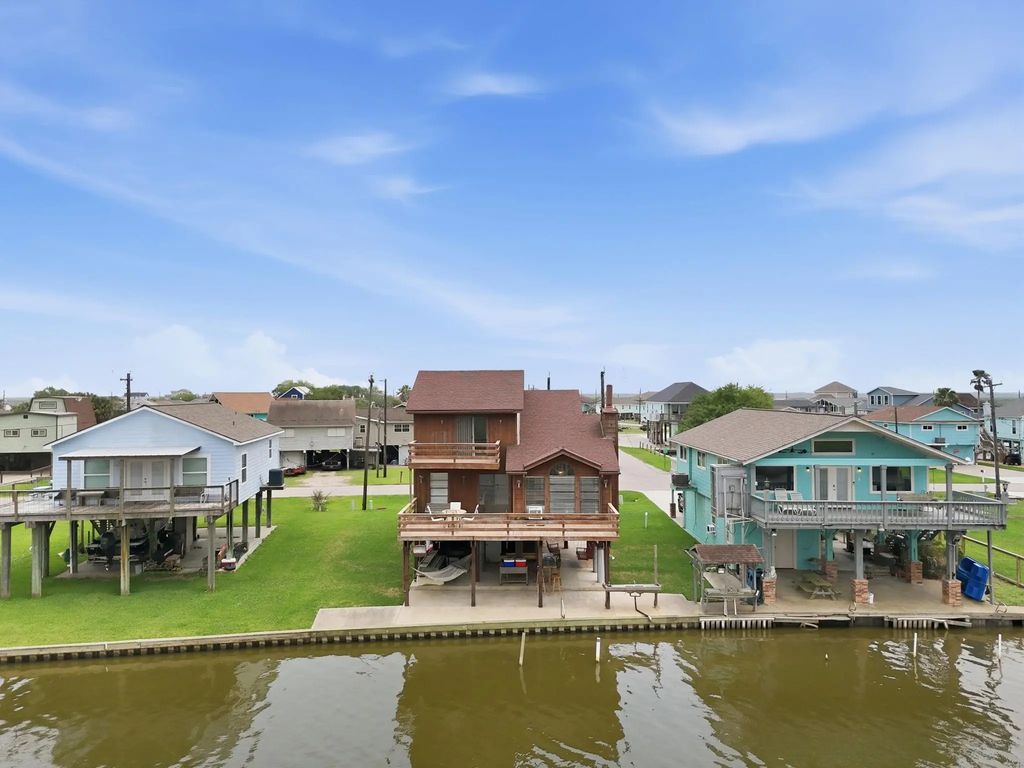 215 Redfish Drive, Freeport