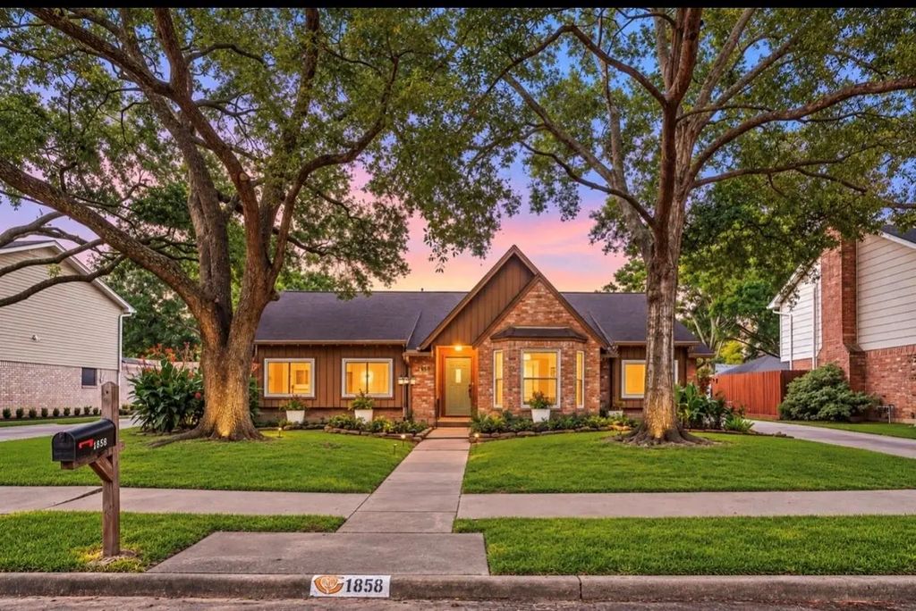 1858 Eagle Falls Drive, Houston