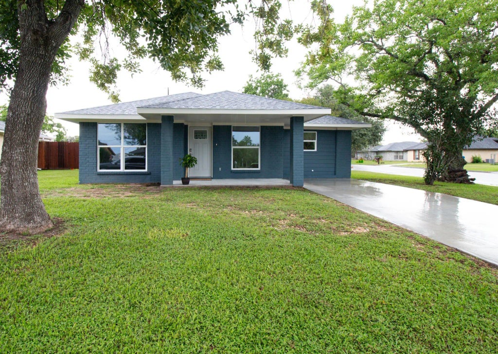 1017 Glen Lake Court, Eagle Lake