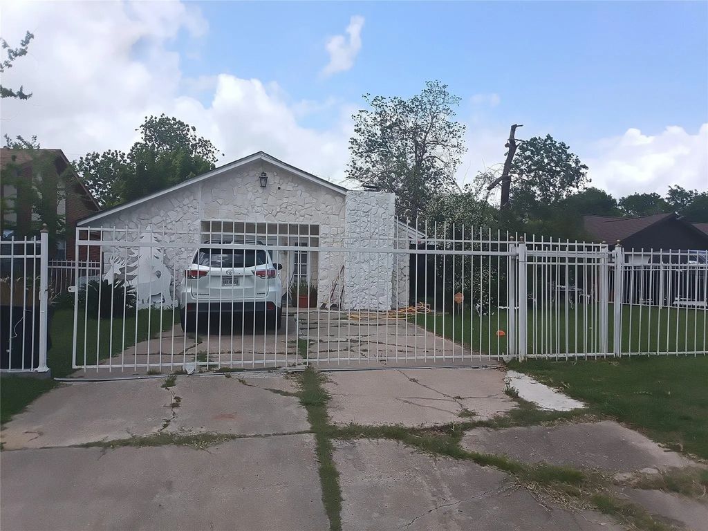 17211 Woodburn Drive, Houston