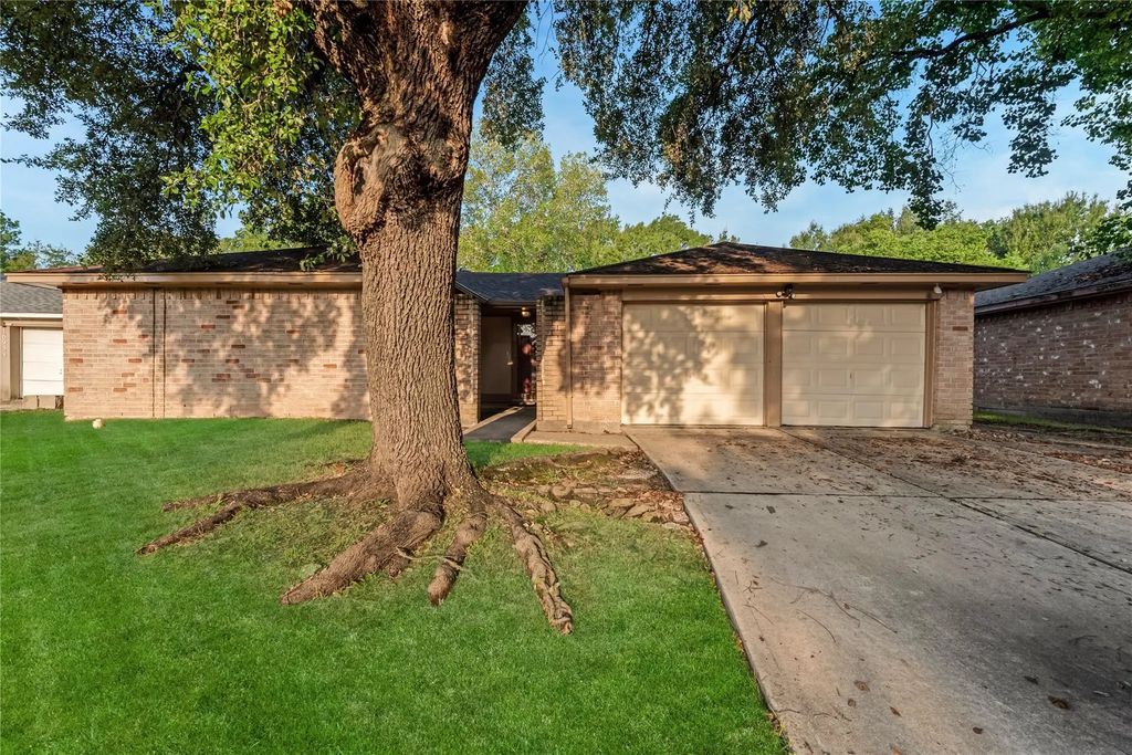 16950 Gleneagle Drive N, Conroe