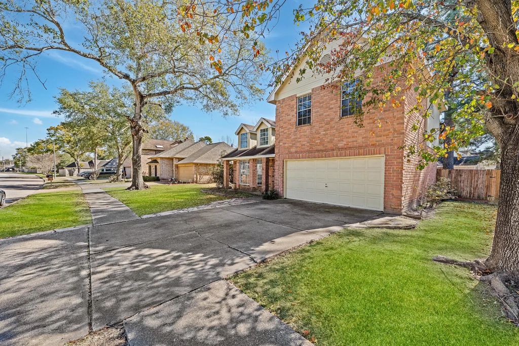 11123 Gatesden Drive, Tomball