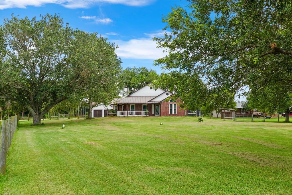 7460 Commander Roland Drive, Hitchcock
