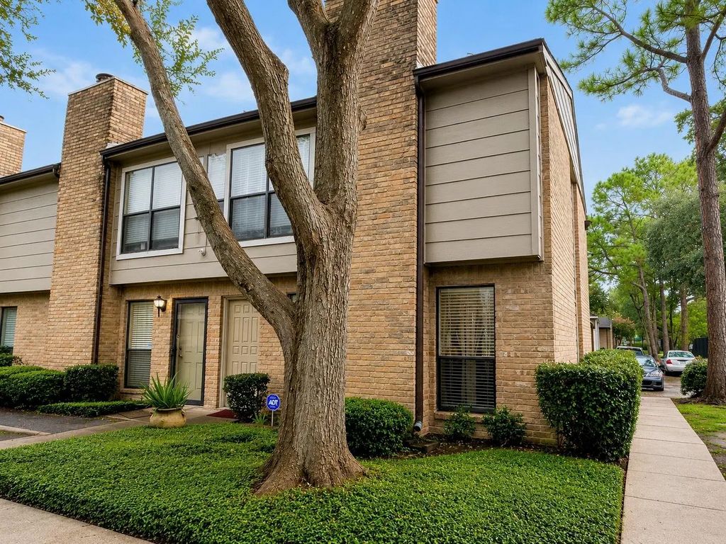 2110 Wilcrest Drive 101, Houston