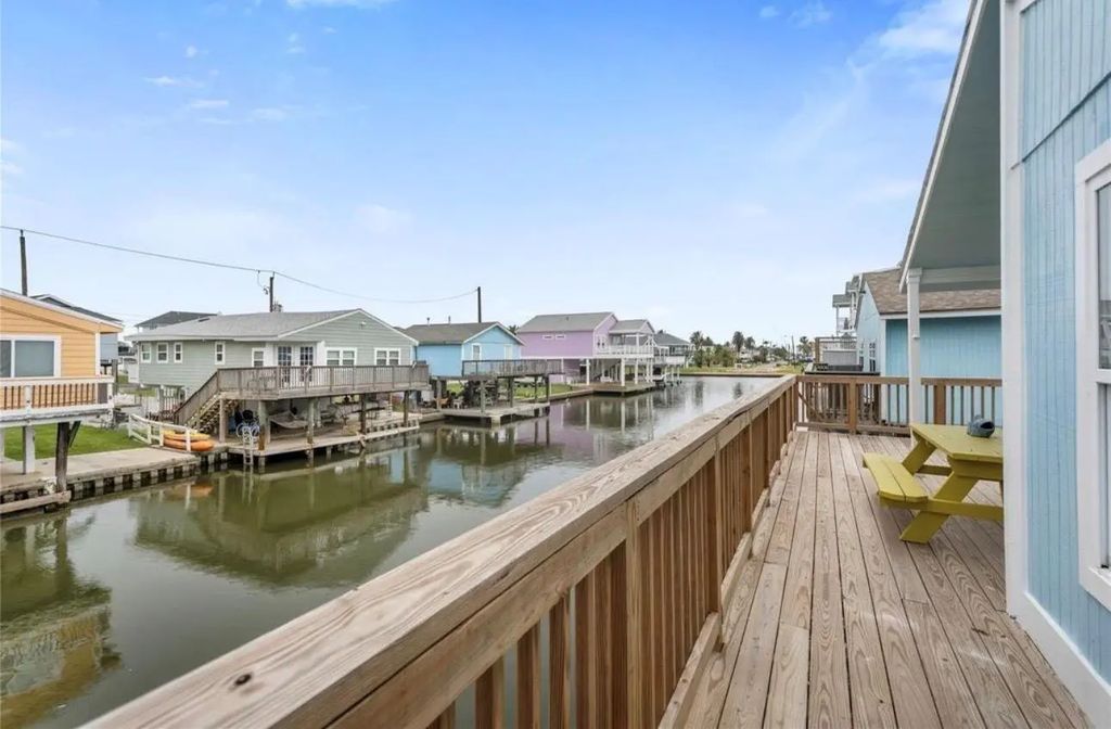16710 Montego Way, Jamaica Beach
