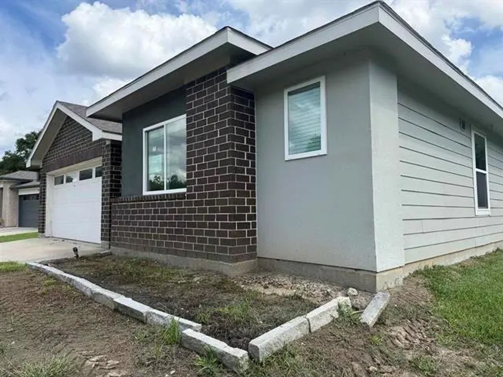 345 Silver Bridge Court, Bridge City