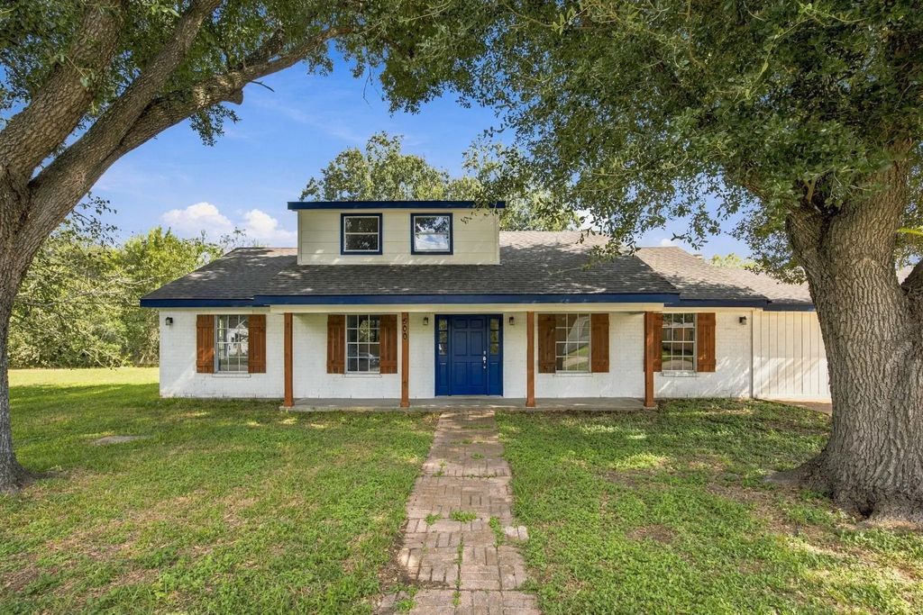 500 E Davitt Street, Eagle Lake