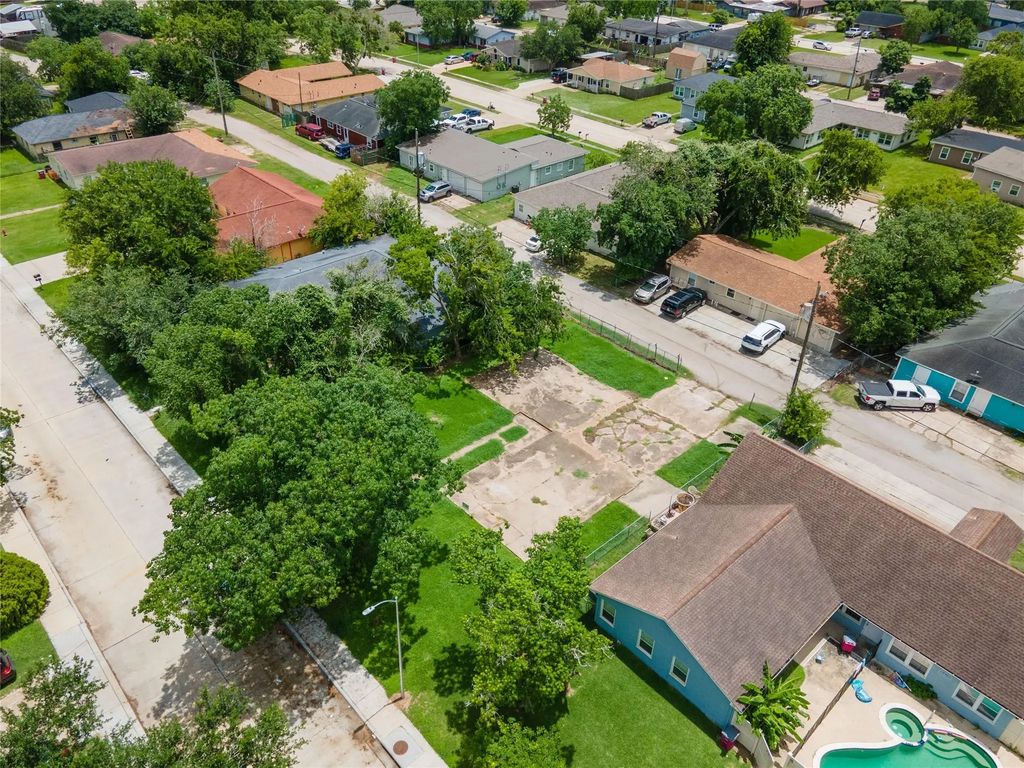 1735 W 7th Street, Freeport