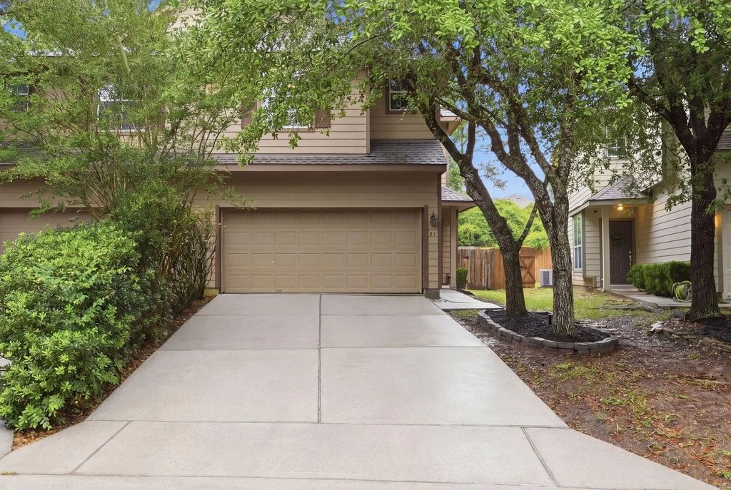 71 S Burberry Park Circle, The Woodlands