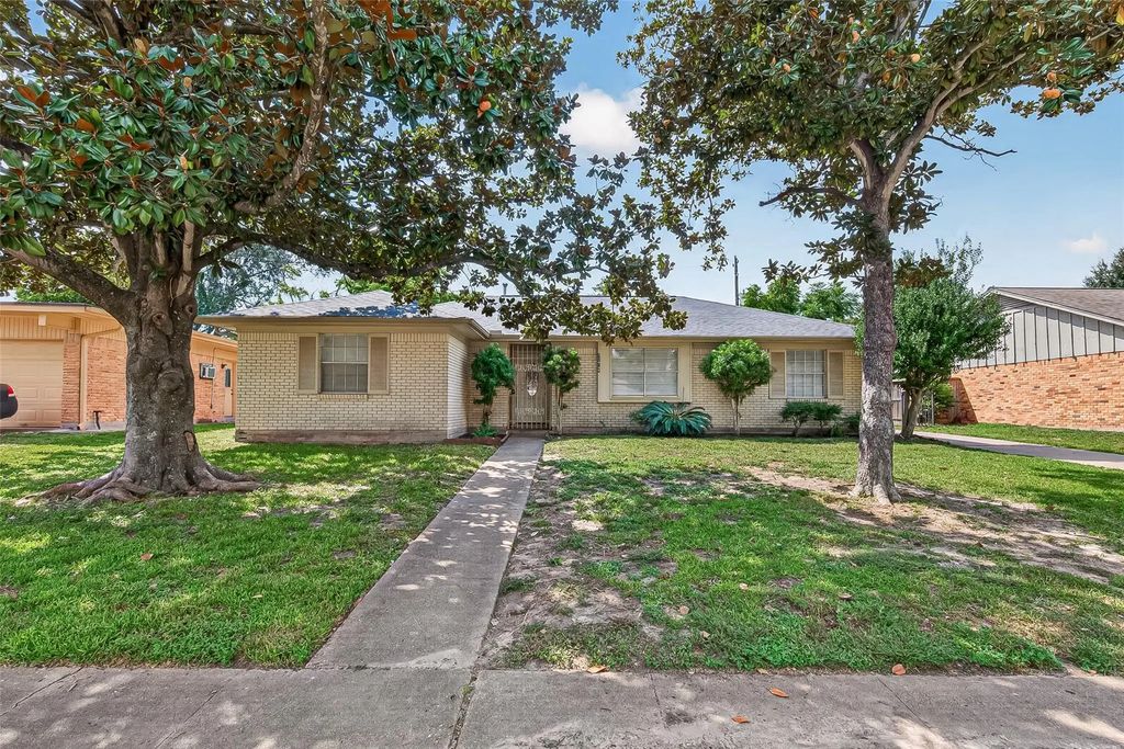 7214 Tours Street, Houston