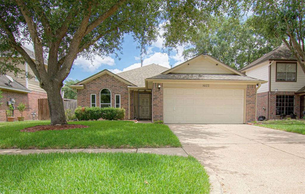 16123 Canaridge Drive, Houston