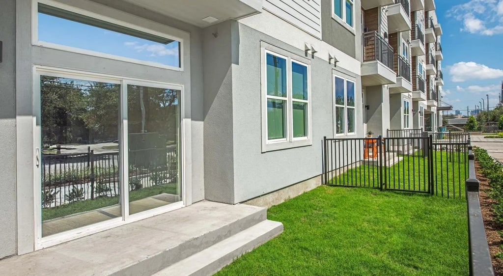 9330 Main Street 440, Houston