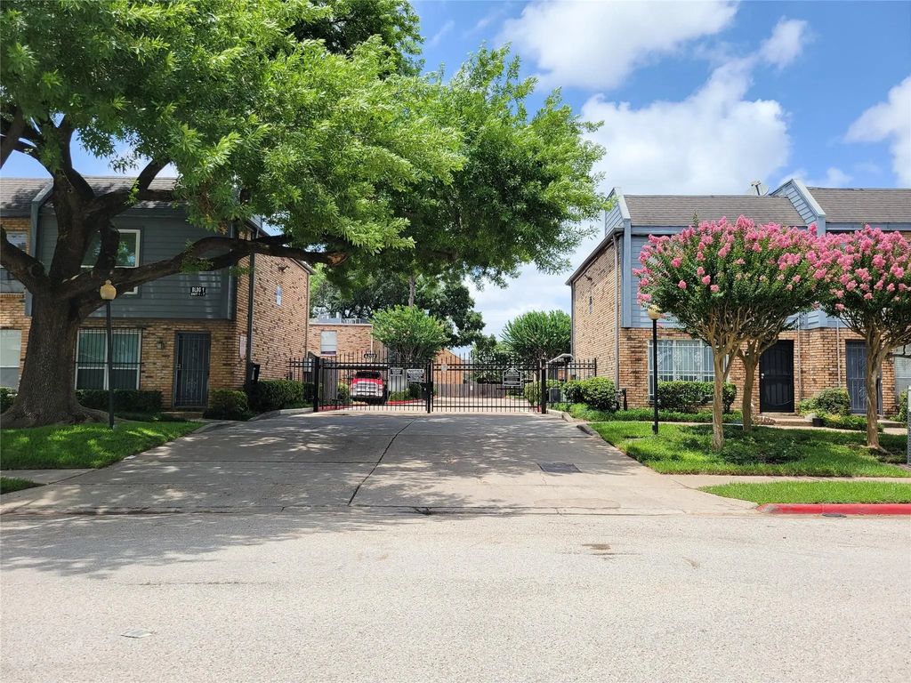 6202 Skyline 32, Houston