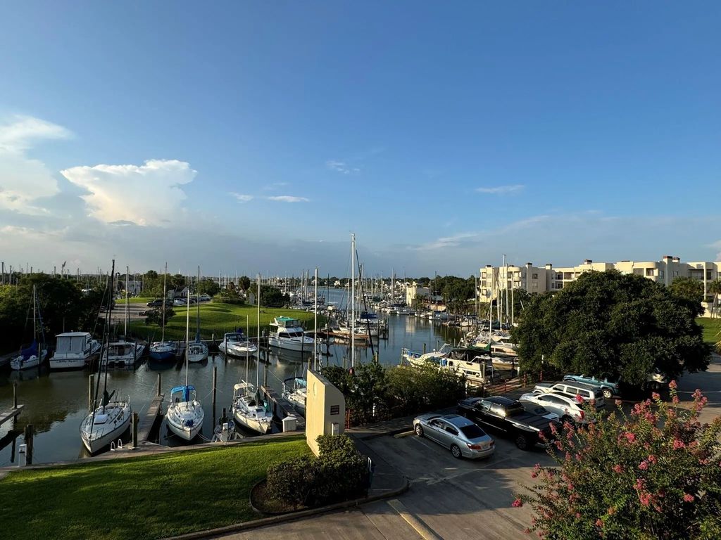 1306 Marina Bay Drive 209c, Clear Lake Shores