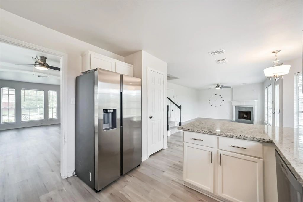 3207 Leila Oaks Drive, Houston