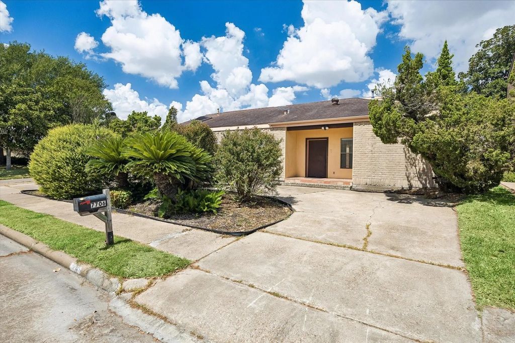 7706 Portal Drive, Houston