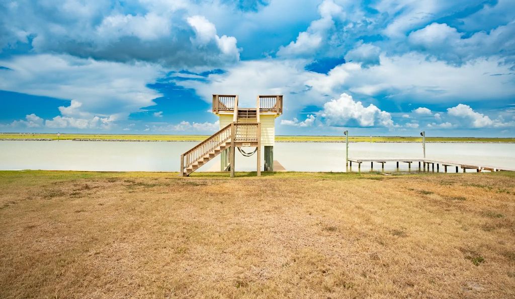 1541 County Road 230, Sargent