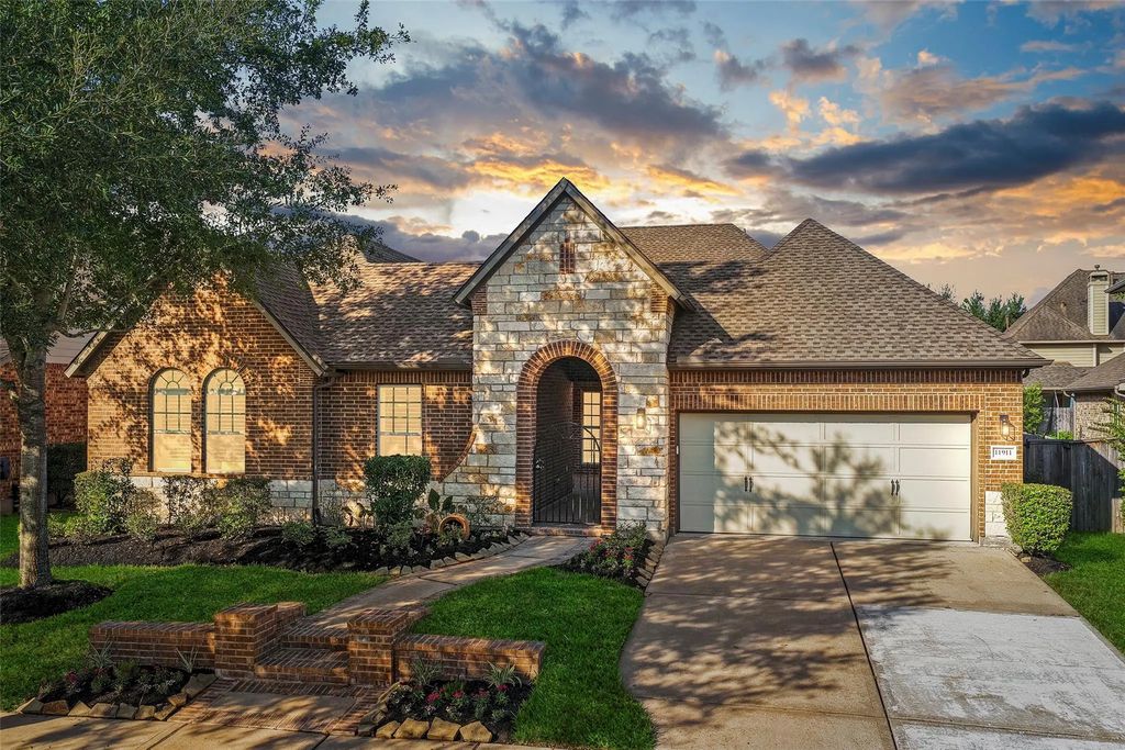 11911 Moonlit Falls Drive, Cypress