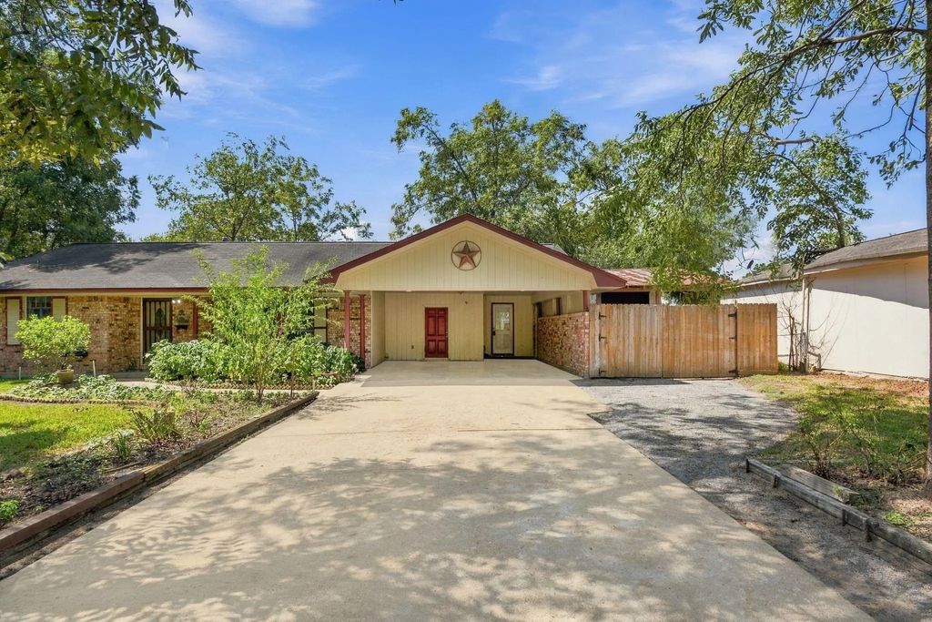 1305 Houston Street, Conroe