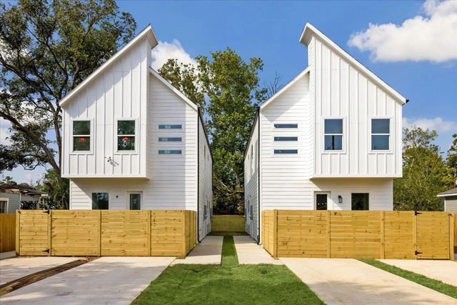 5914 Shelburne Unit A And B Street, Humble