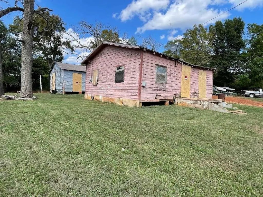 215 Maple Street, Palestine