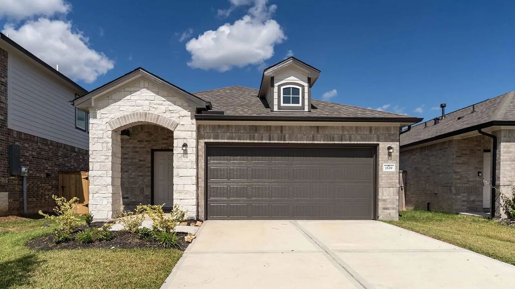 1539 Windrose Bend, Angleton