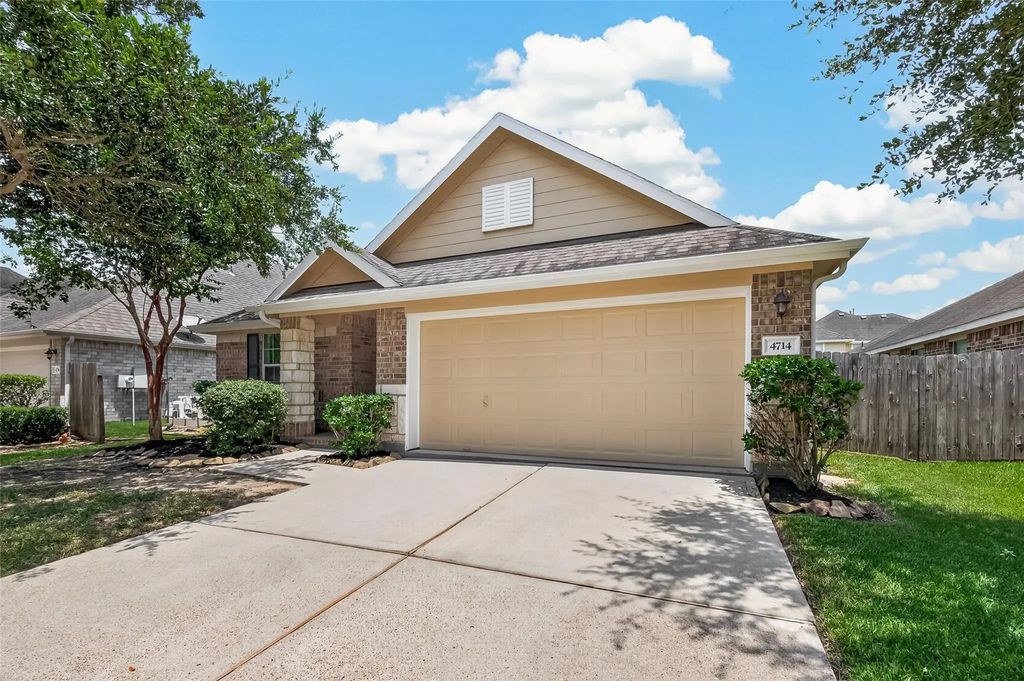 4714 Lake Rim Drive, Alvin