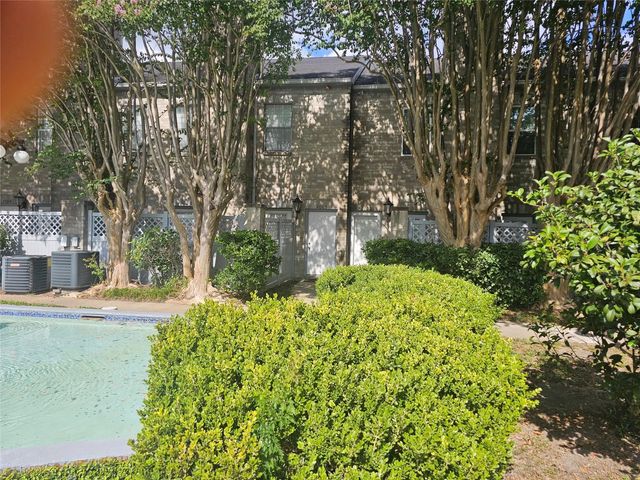6000 Reims Road 2003, Houston