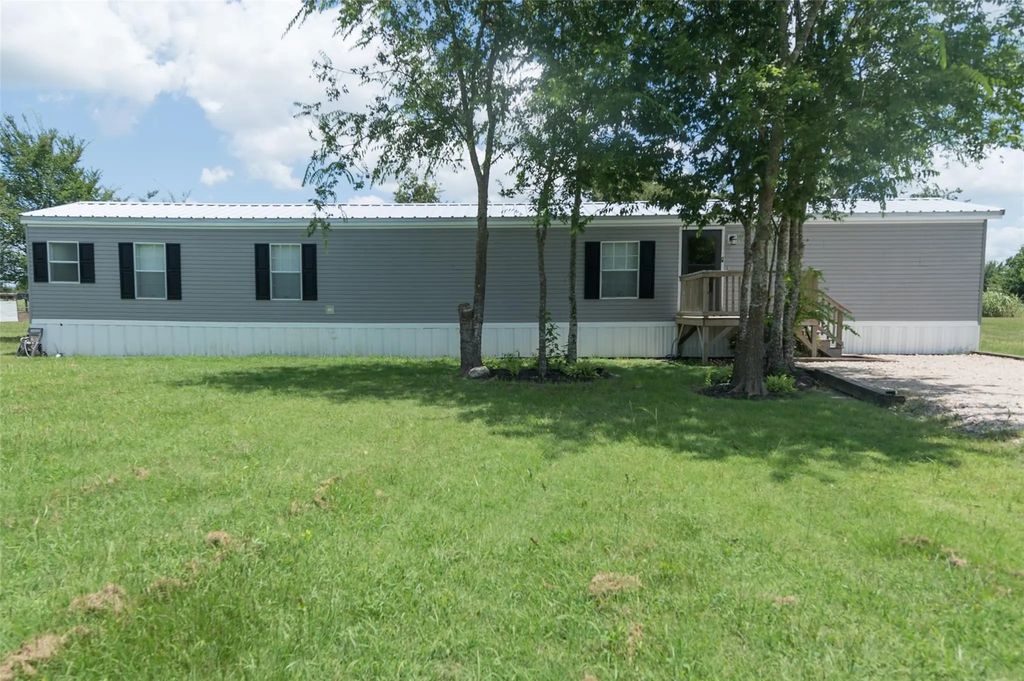 2592 County Road 152, Bedias