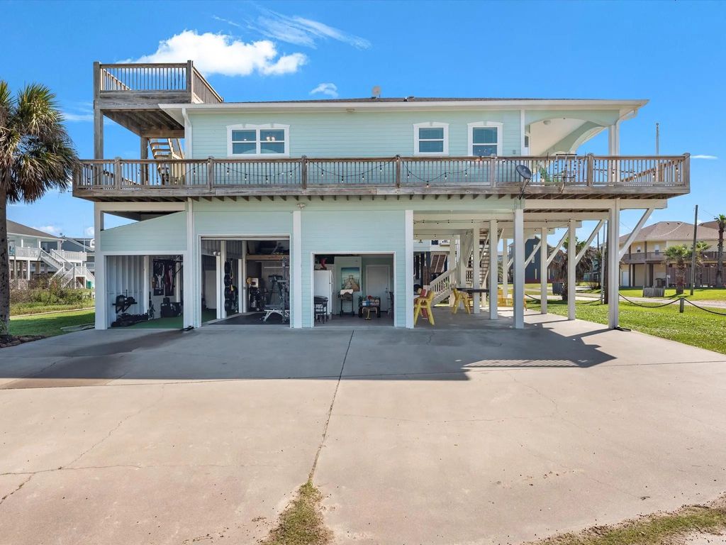 2901 Lakeside Drive, Crystal Beach