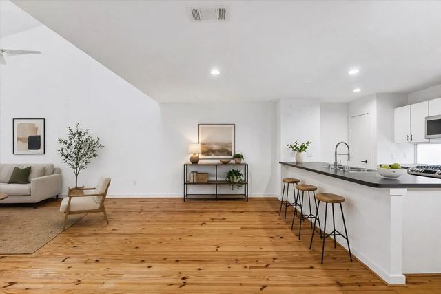 6130 Grand Boulevard, Houston