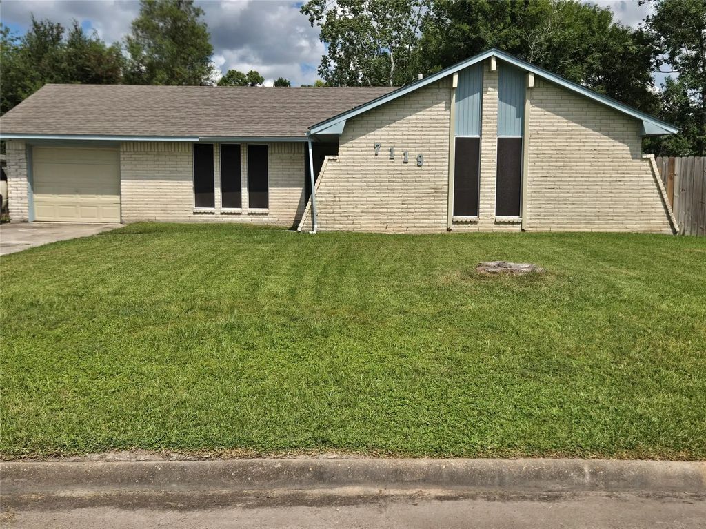 7119 Pittswood Lane, Houston