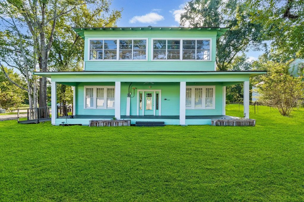 303 S Washington Avenue, Livingston
