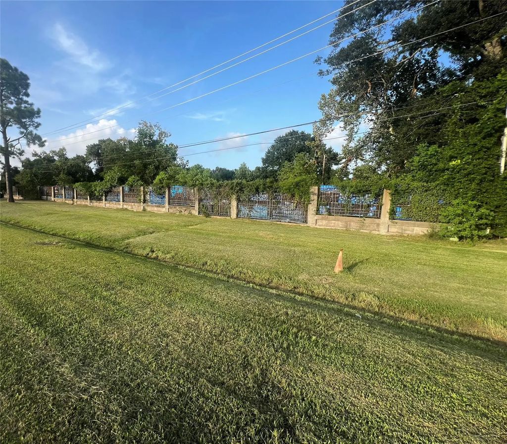2005 S Highway 288b, Angleton
