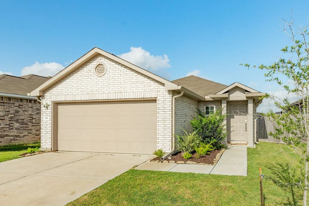 108 Cullen Street, Angleton