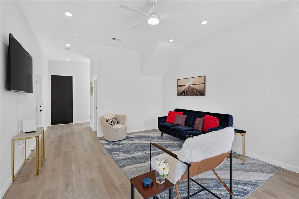2000 Riverside Farms Road 8101, Austin