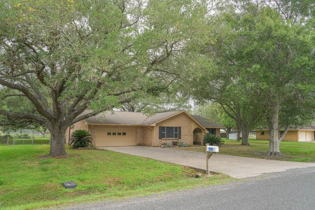 424 Candy Street, El Campo