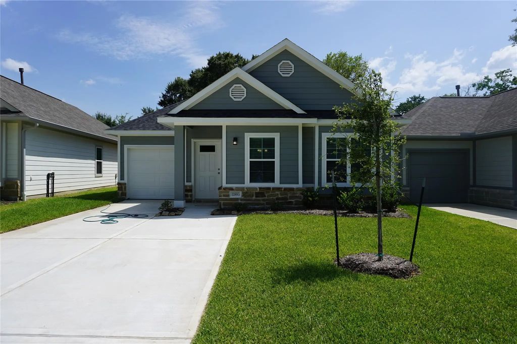 11893 East Gate Drive, Willis