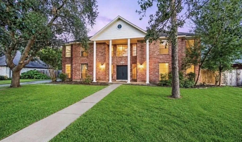 1414 W Castlewood Avenue, Friendswood
