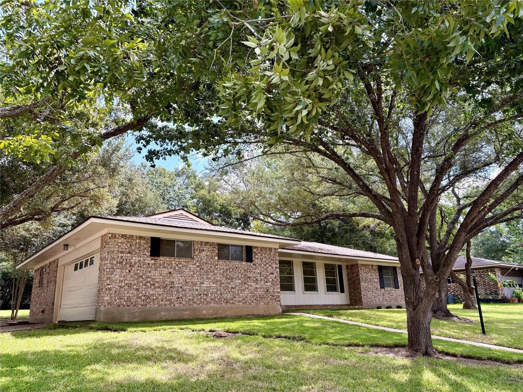1801 Beazley Street, Brenham