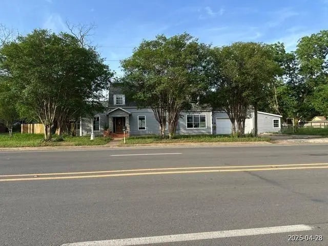 820 E Colorado Street, Pearsall