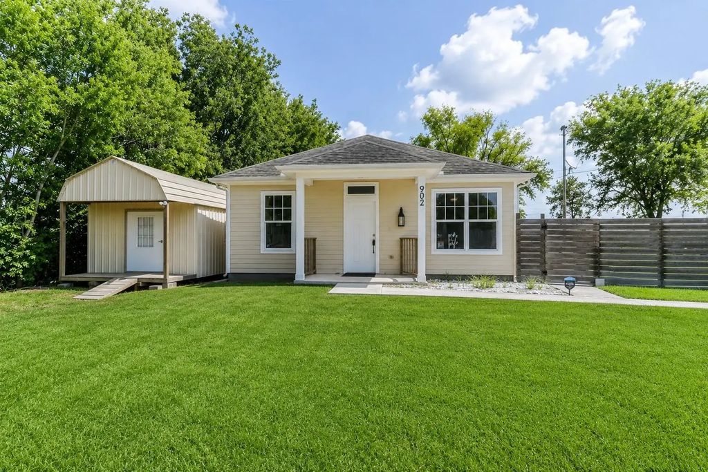 902 Virginia Avenue, League City