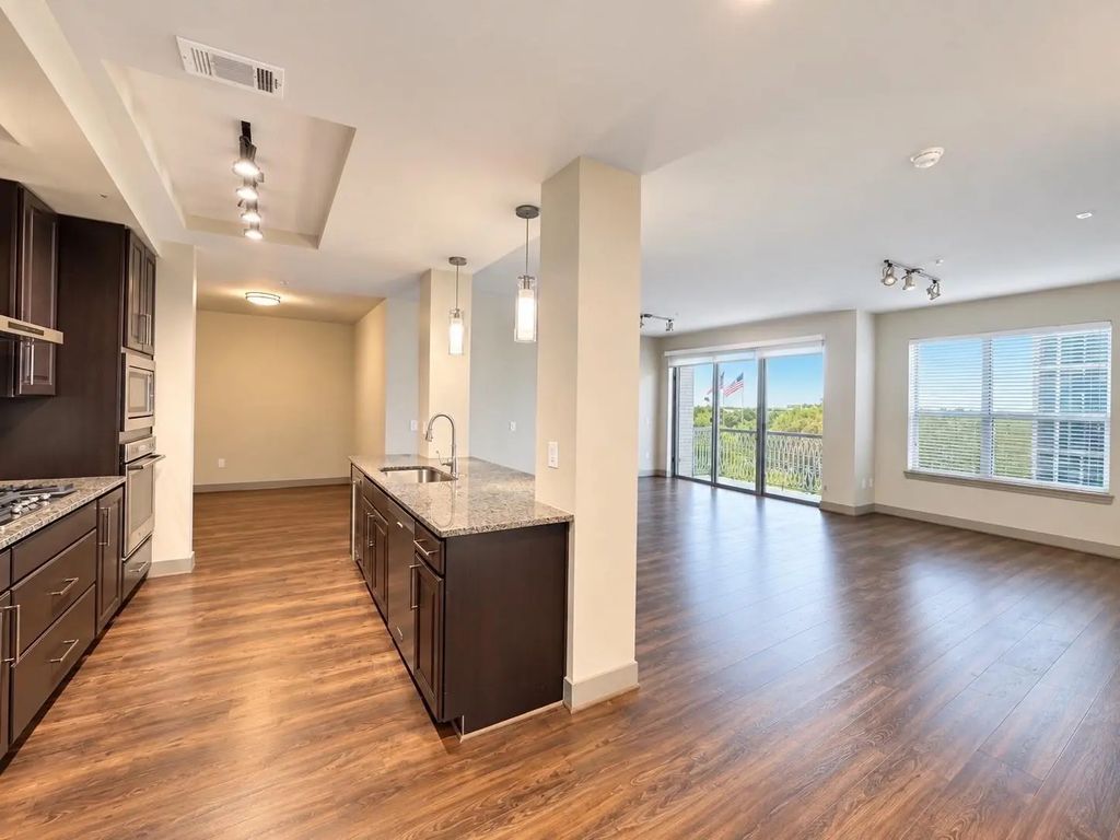 10401 Town And Country Way 324, Houston