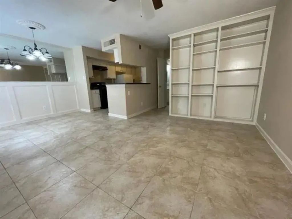6633 W Airport Boulevard 1202, Houston