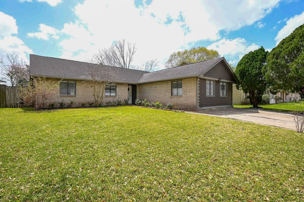 7407 W Fuqua Drive, Houston