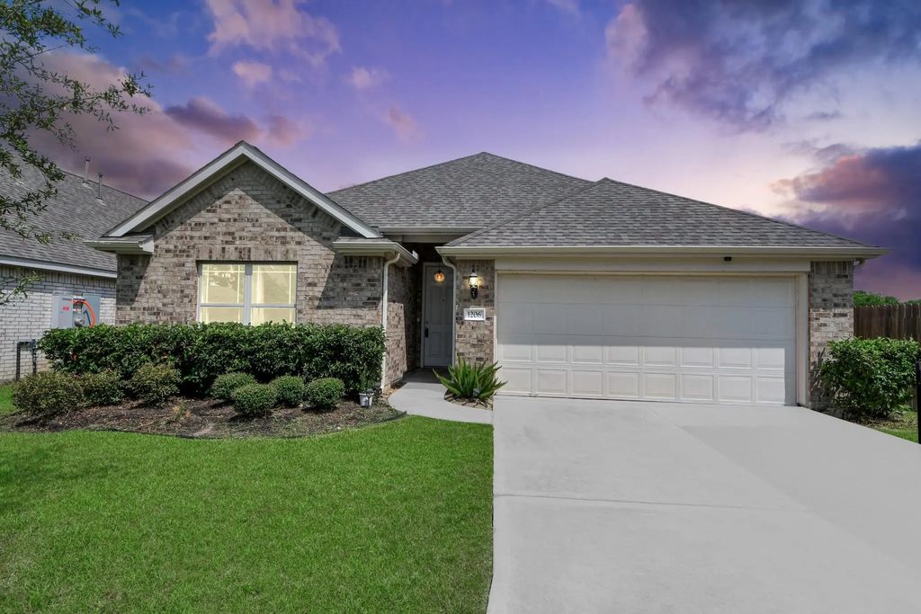 1206 Portimao Court, Crosby
